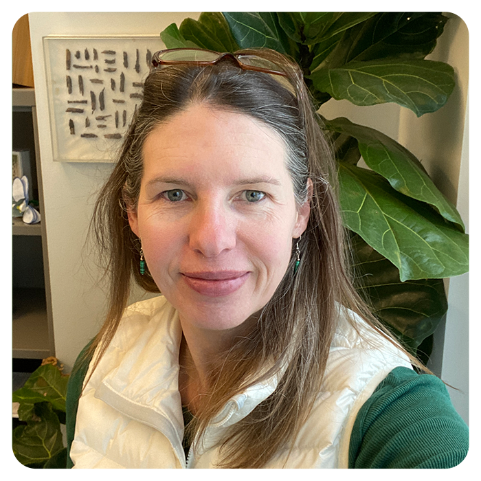 Profile picture of Director Laura Iles.